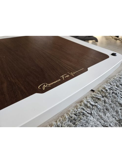 Resonance Free Single